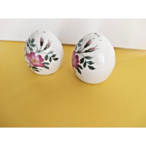 Vintage Sanford Bone China Egg Shaped Salt & Pepper shaker set 1960's - Picture 4 of 12